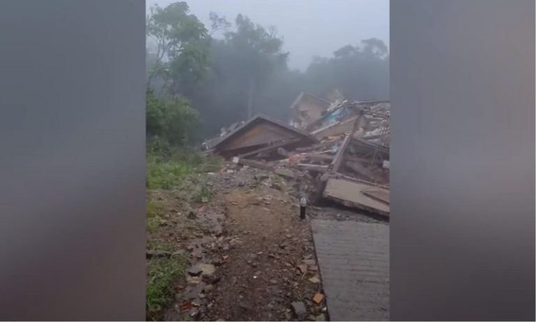 Prédio desaba após surgimento de rachaduras no solo em Gramado