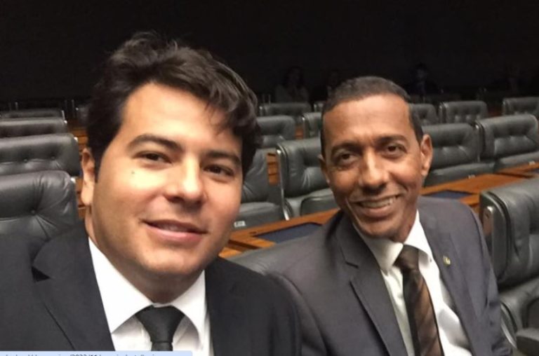 Racha por espaços entre vice e prefeito de Olinda vai parar na Justiça