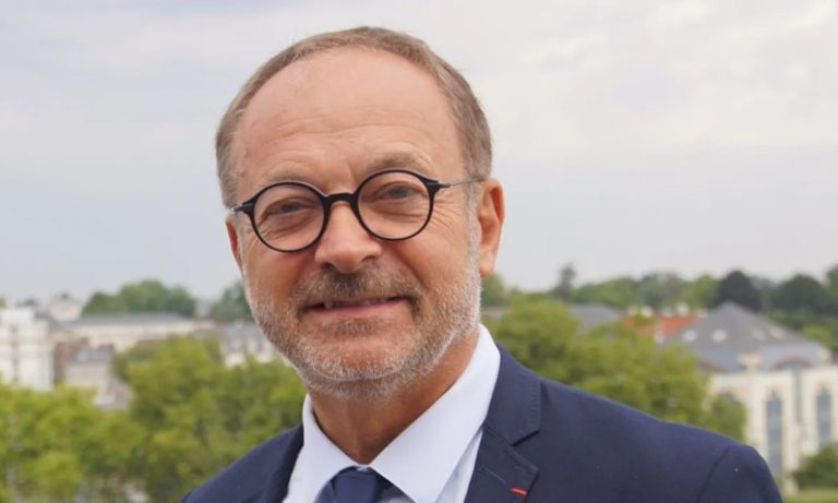 Senador da França é preso por suspeita de drogar deputada para cometer abuso sexual