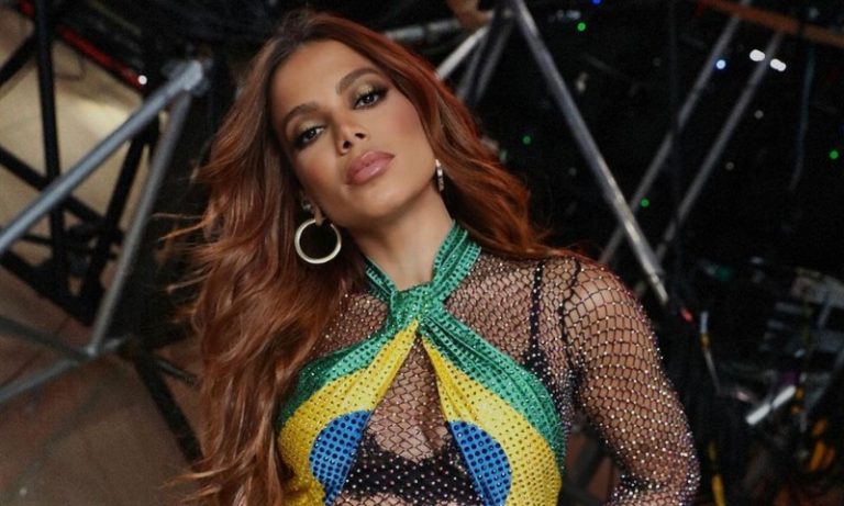 ‘Tem que ter um soca, mete e bota’, diz Anitta sobre criar sucessos