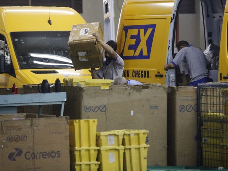 Trabalhadores dos Correios desistem de greve na véspera da Black Friday
