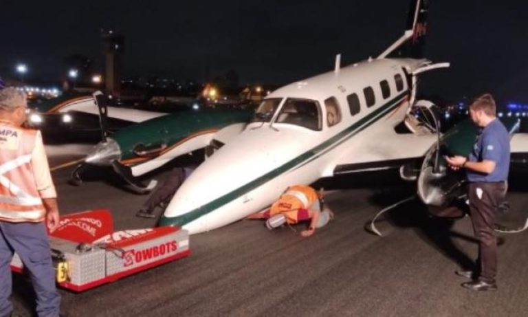 Trem de pouso de avião quebra na aterrissagem e Congonhas fecha por 2 horas