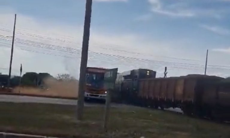 Trem e ônibus se chocam no DF e uma pessoa morre
