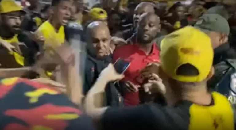 Vagner Love quase apanha de torcedores do Sport no aeroporto do Recife