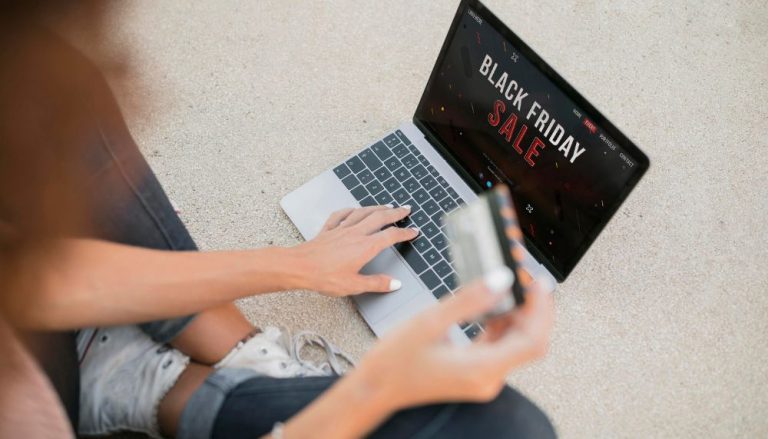Veja os melhores horários para comprar na Black Friday