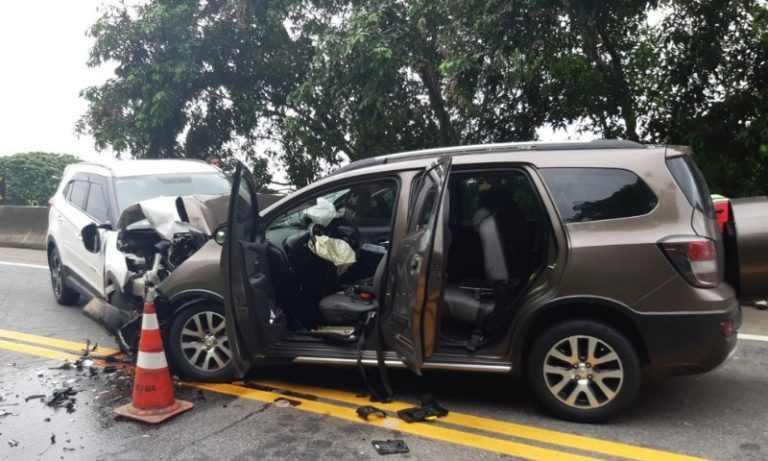 Acidente na BR-101 deixa quatro feridos em Rio Novo do Sul