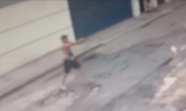 Adolescente atira em homem para cobrar dívida de acidente na Serra