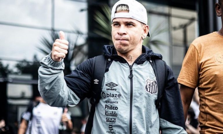 Atacante venezuelano Soteldo é emprestado pelo Santos ao Grêmio por uma temporada
