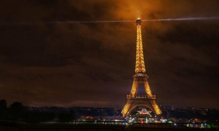 Ataque a facas deixa uma pessoa morta e outra ferida em Paris