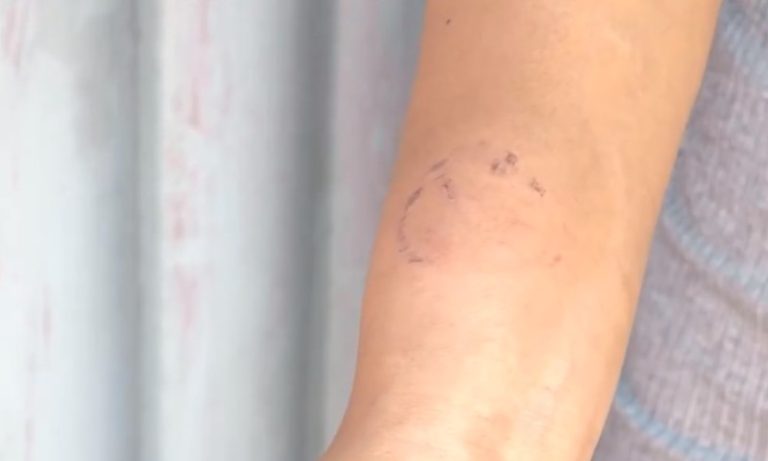 Balconista é agredida pelo marido por causa de presente de natal na Serra