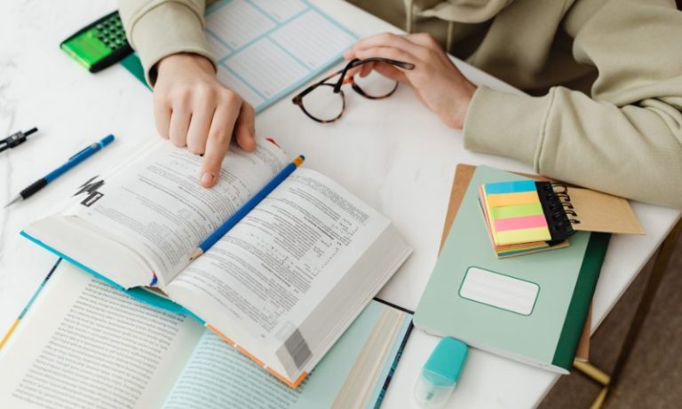 Brasil piora em matemática, leitura e ciências após a pandemia, mostra avaliação
