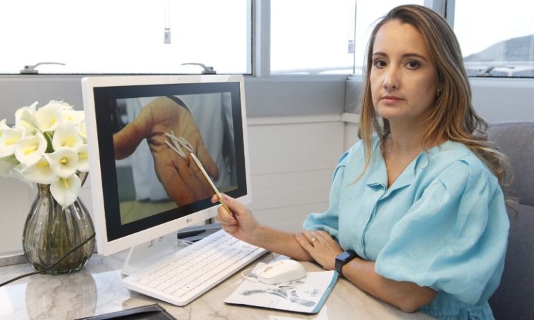 Chip da beleza leva jovem à UTI e médicos explicam riscos
