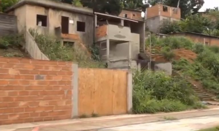 Confronto entre bandidos e policiais termina com um ferido na Serra