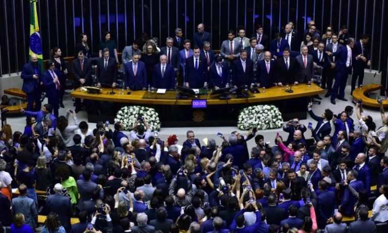 Congresso promulga reforma tributária após mais de três décadas de discussão