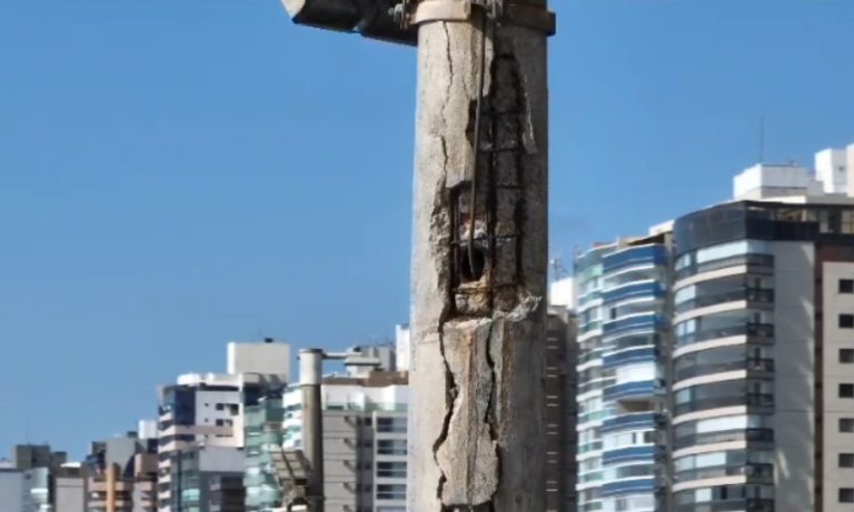 Conselho identifica postes com sinais de desgaste na orla de Vila Velha