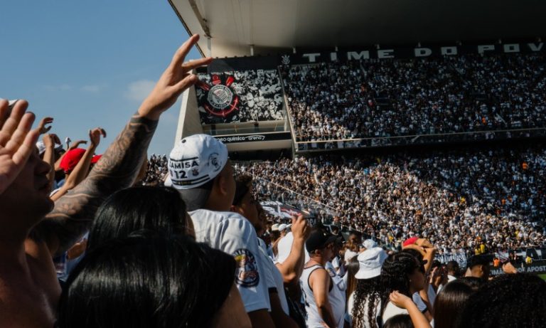 Corinthians se despede da torcida contra o Inter e pode se livrar do rebaixamento