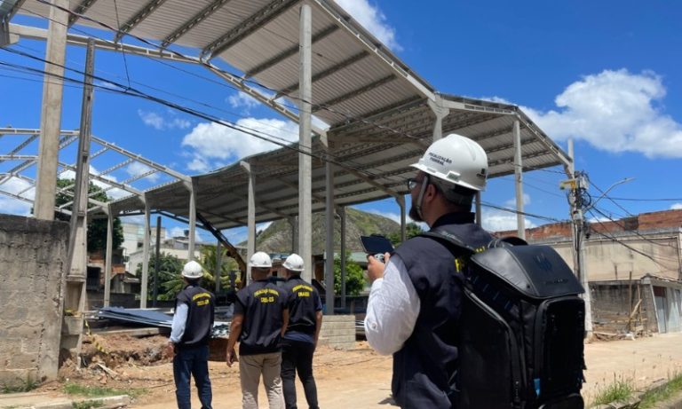 Empresa é autuada após telhado desabar e ferir trabalhadores em Vila Velha