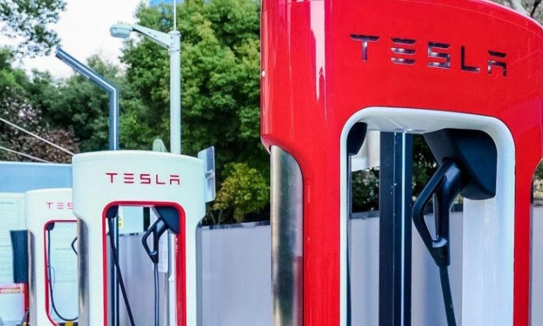 Engenheiro da Tesla foi ferido por robô em fábrica nos EUA, diz relatório