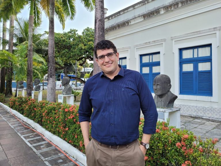 Escritor Peron Rios é eleito o novo imortal da Academia Pernambucana de Letras