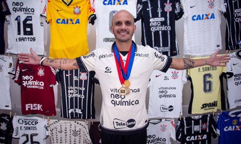Fábio Santos se prepara para despedida do Corinthians após ‘pior ano da carreira’