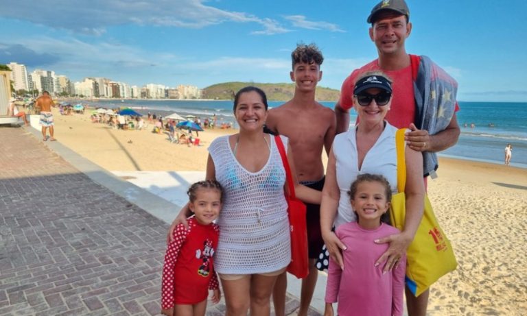 Famílias começam a chegar em Guarapari para curtir as férias