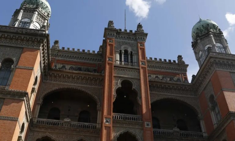 Fiocruz terá concurso com 300 vagas que pagam até R$ 13,6 mil; entenda seleção