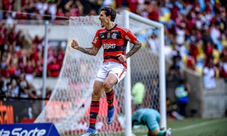 Flamengo vence o Cuiabá em jogo com homenagens, mas título fica distante