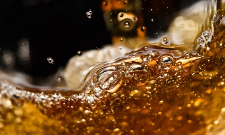 Governo investiga dez casos de intoxicação por bebida alcoólica; dois morreram