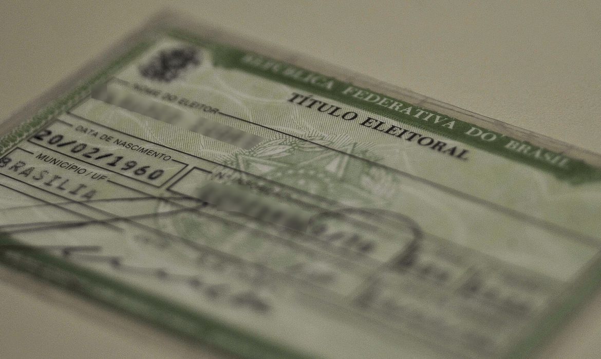 Jovens de 15 anos podem solicitar o título de eleitor; saiba como