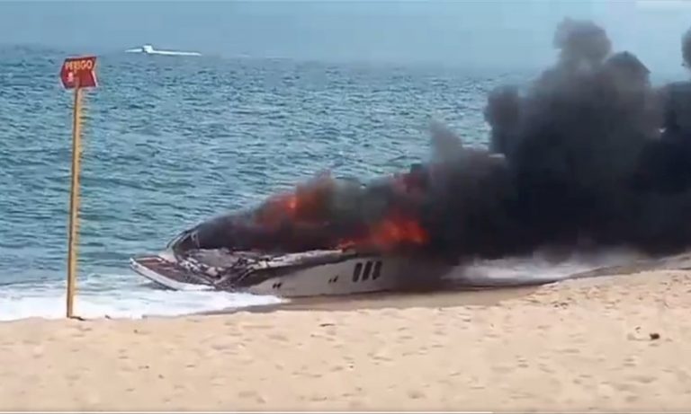 Lancha pega fogo em alto-mar e dois turistas são hospitalizados em SP