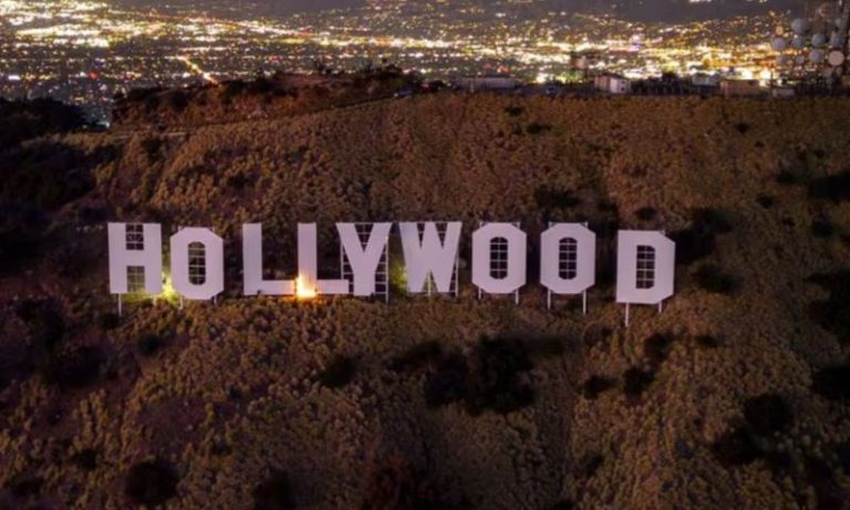 Letreiro de Hollywood ganha iluminação após décadas