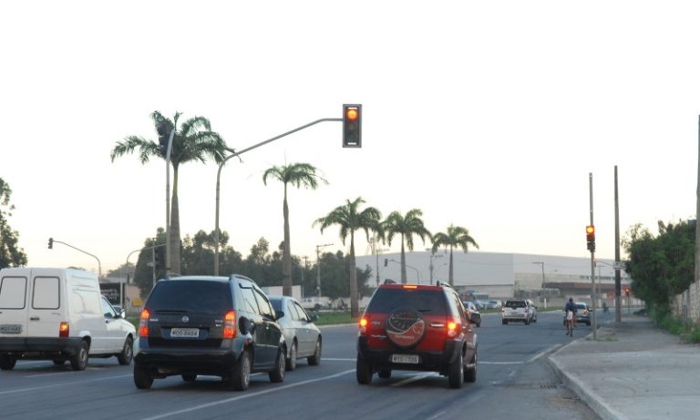 Mais de 600 motoristas multados por não usar seta