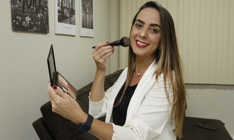 Mulheres mais dependentes de maquiagem e filtros