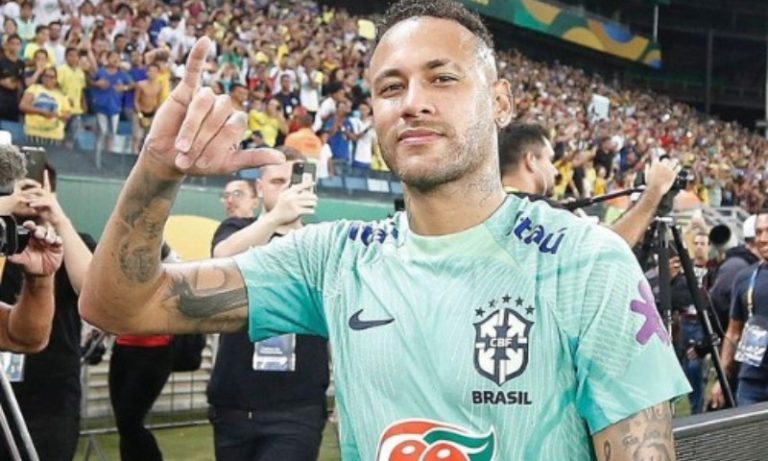Neymar chega em Cruzeiro de muleta, faz tratamento e fala em ‘comprar Santos’
