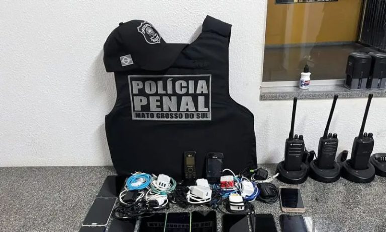 Operação apreende mais de mil celulares em presídios do país