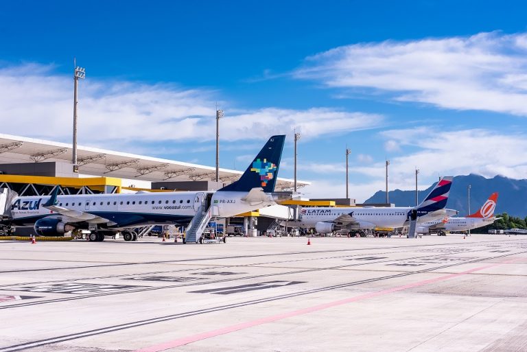 Passagem de avião mais cara prejudica economia e turismo do ES, avalia entidade