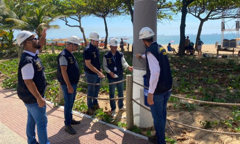 Postes da orla de Vila Velha passam por nova vistoria do Crea neste sábado