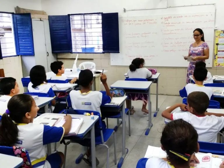 Prefeitura do Recife nomeia 1 mil professores aprovados em concurso