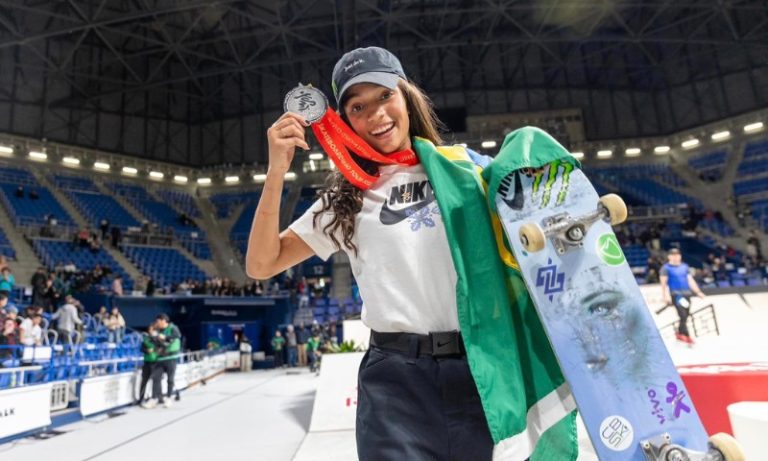 Rayssa Leal faz disputa acirrada com japonesa e é vice-campeã do Mundial de Street