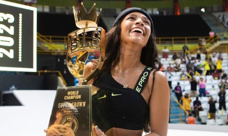 Rayssa foi campeã e virou rosto de grife, mas quer tempo para ser adolescente
