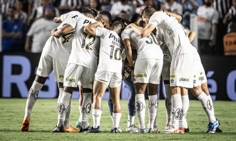Santos perde para o Fortaleza e é rebaixado à Série B pela primeira vez na história