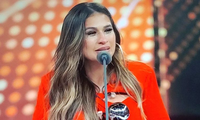 Simaria é alvo de críticas e memes na internet após a premiação de Simone