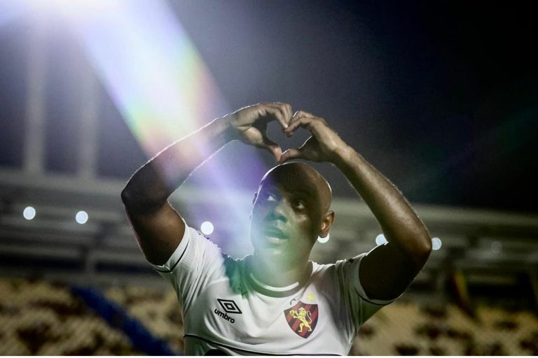 Sport anuncia fim de contrato de três atacantes. Entre eles, Vagner Love.