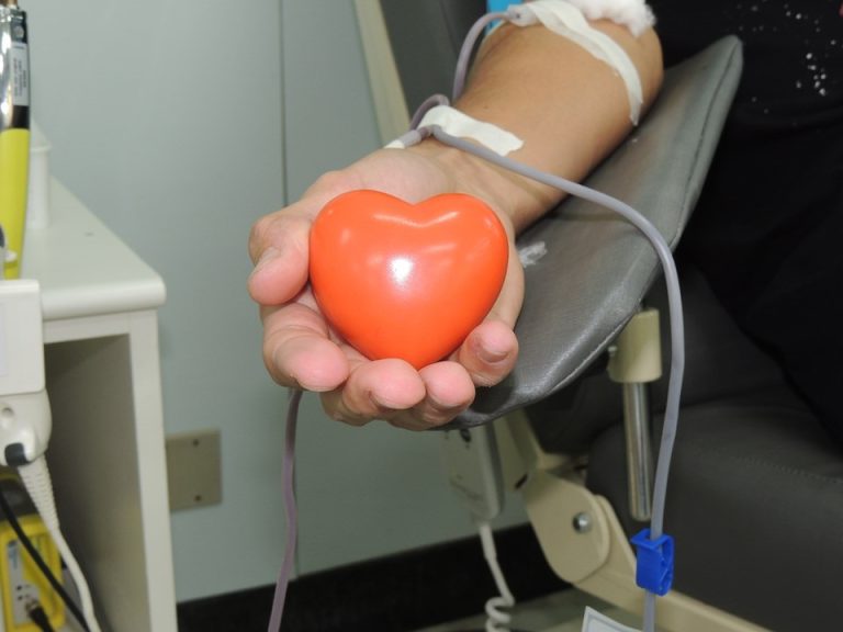 Tipos de sangue estão com estoque zerado no Hemoes e Sesa pede doações