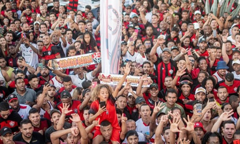 Torcida do Vitória reprova mudança de nome, mas aceita negociar o nome do estádio