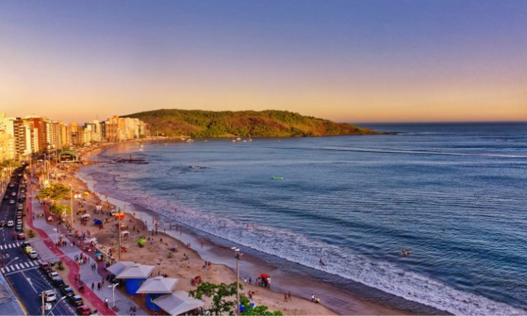 Virada com queima de fogos em 5 praias de Guarapari