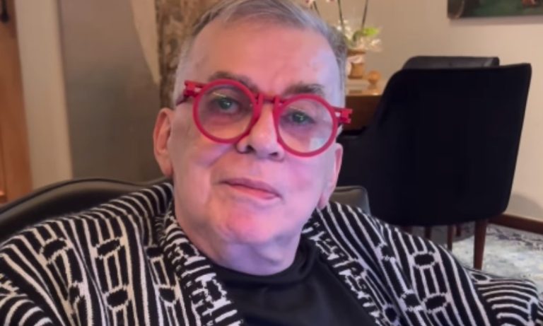 Walcyr Carrasco comenta beijo em ‘Terra e Paixão’ e atores se emocionam