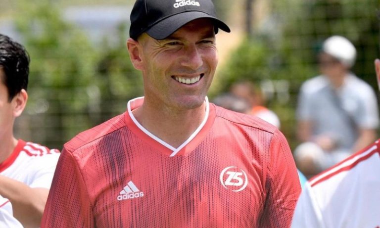 Zidane troca experiências e joga futebol com pilotos da Alpine em Madri