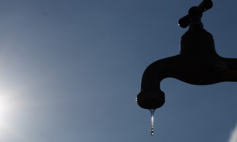 Abastecimento de água é interrompido em 133 bairros do ES. Veja lista
