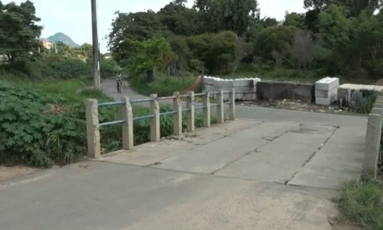 Adolescentes são baleados durante assalto em Viana